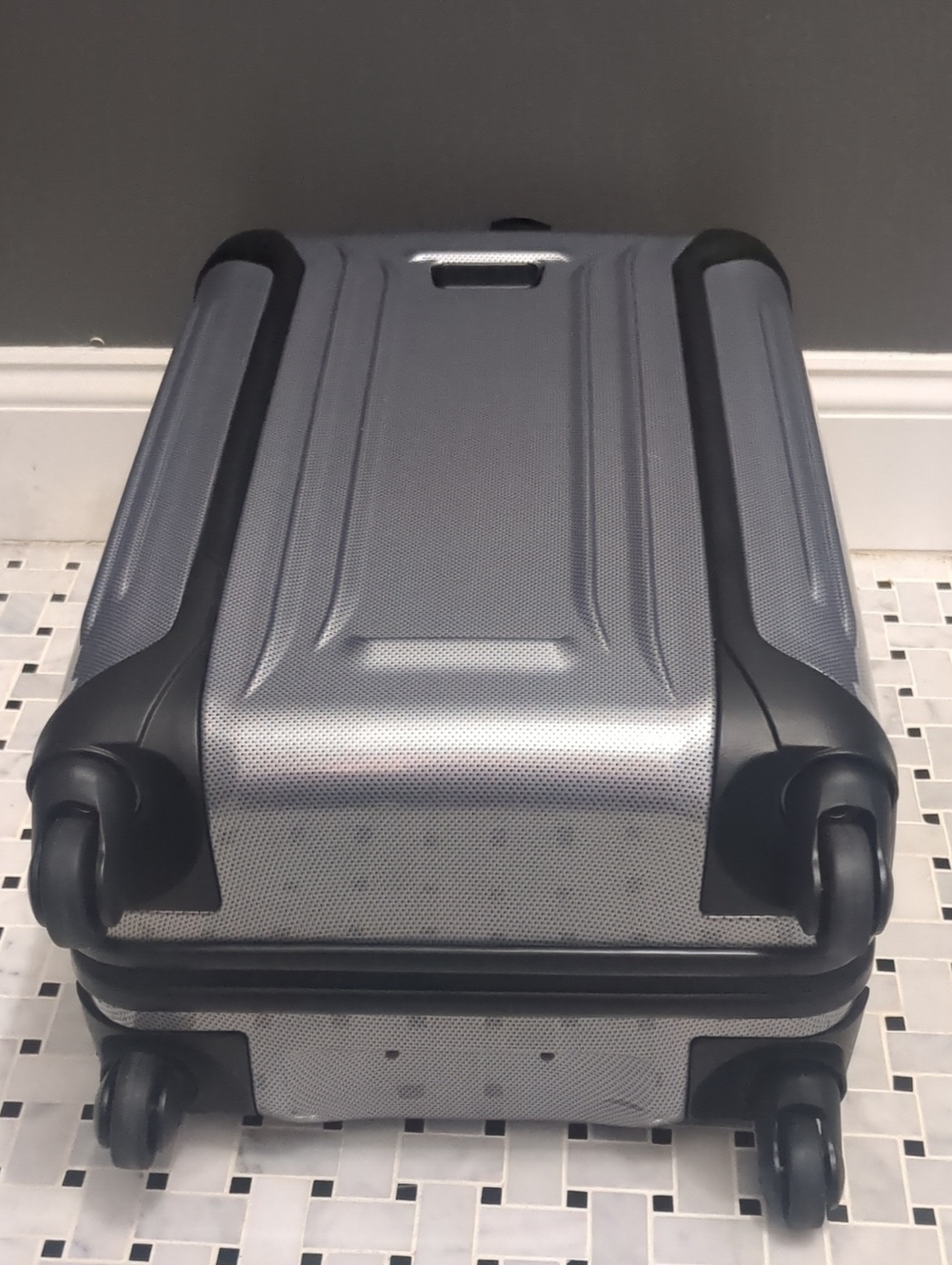 TUMI Vapor International 22" 4 WHEEL CARRY-ON Hardcase Silver. - Picture 6 of 11
